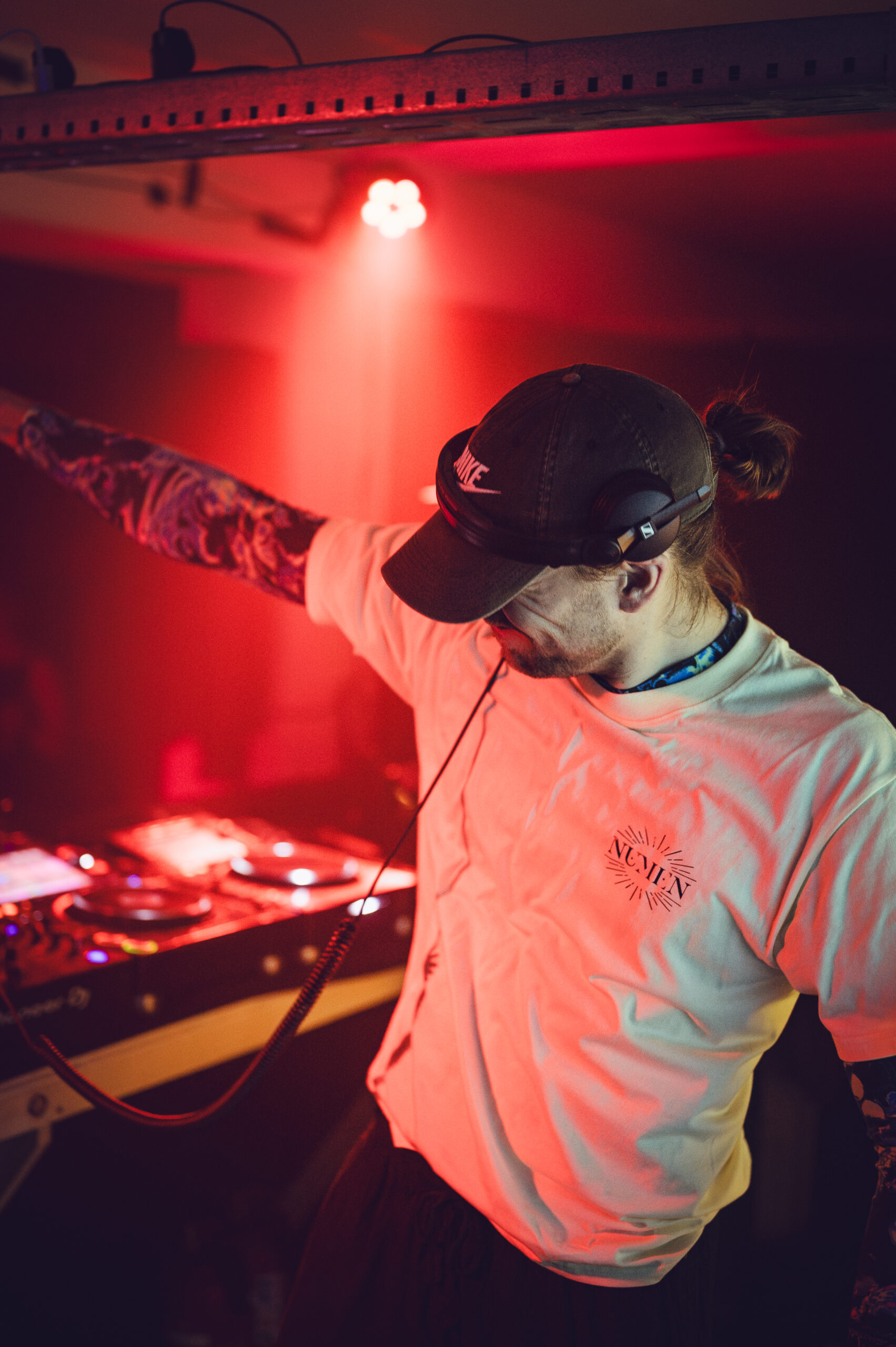 Numen Events ist eine langfristig aufgebaute Eventmarke für elektronische Musik, bei der durch gezielte Social-Media-Strategien, Video-Content und digitales Eventmarketing Reichweite aufgebaut und Besucher für Techno- und House-Events gewonnen werden.