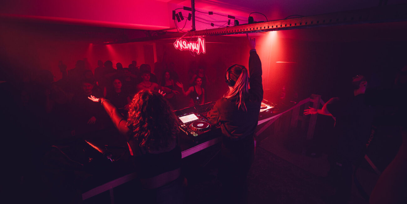 Numen Events ist eine langfristig aufgebaute Eventmarke für elektronische Musik, bei der durch gezielte Social-Media-Strategien, Video-Content und digitales Eventmarketing Reichweite aufgebaut und Besucher für Techno- und House-Events gewonnen werden.