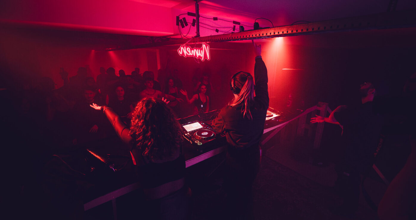 Numen Events ist eine langfristig aufgebaute Eventmarke für elektronische Musik, bei der durch gezielte Social-Media-Strategien, Video-Content und digitales Eventmarketing Reichweite aufgebaut und Besucher für Techno- und House-Events gewonnen werden.